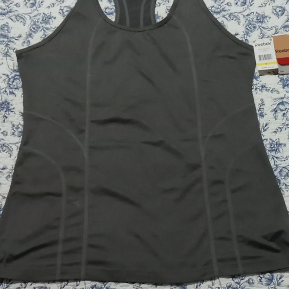 NWT Reebok large  workout top - Picture 2 of 4